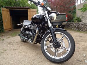 TRIUMPH SPEEDMASTER 900