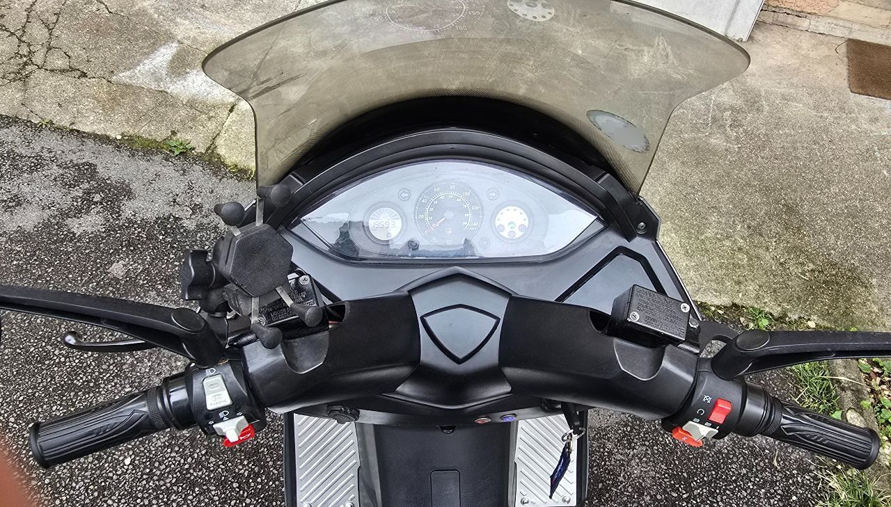 Photo YOUBEE CITY 9000 W CBS