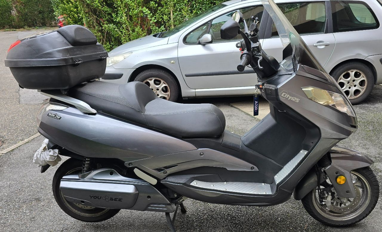 Photo YOUBEE CITY 9000 W CBS