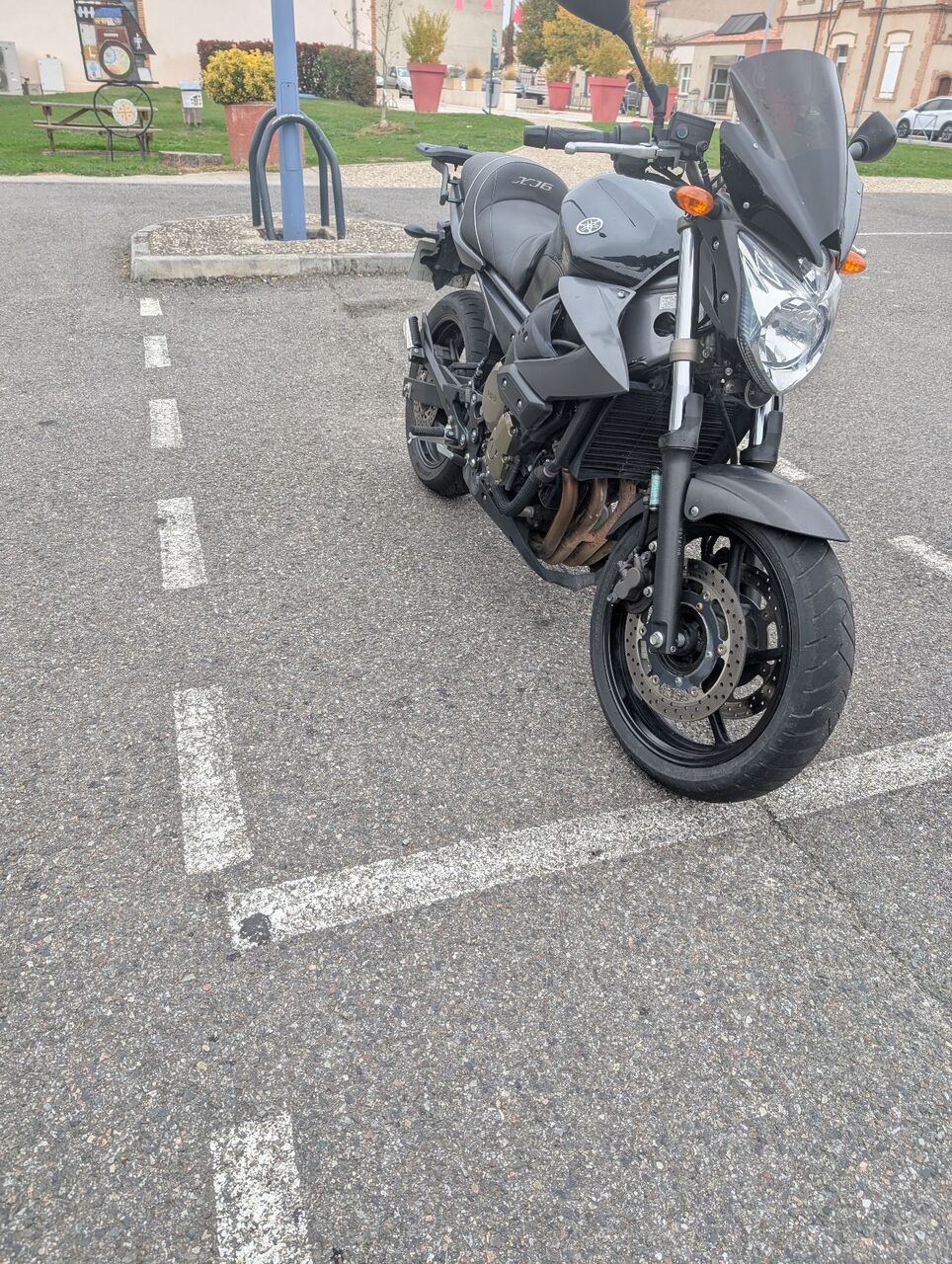 Photo YAMAHA XJ6 N FULL