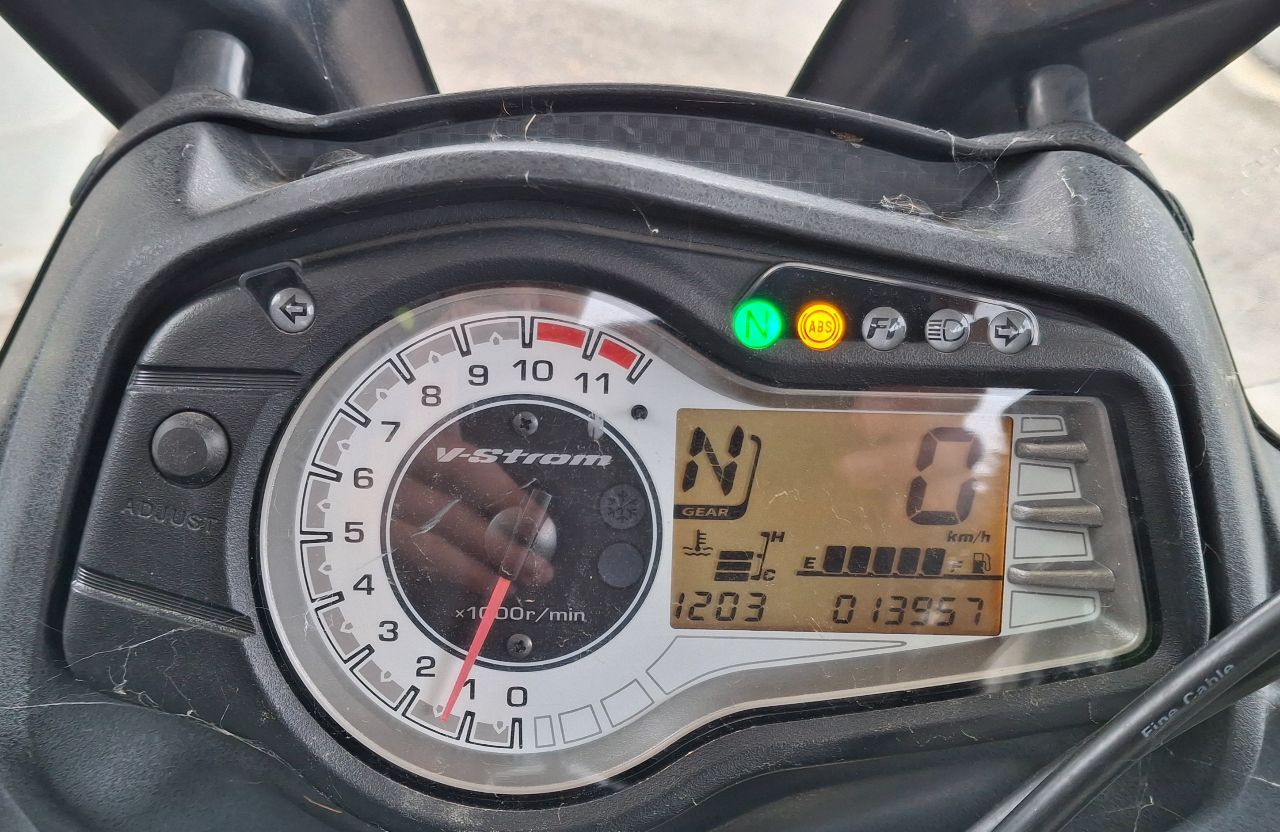 Photo SUZUKI VSTROM 650 FULL