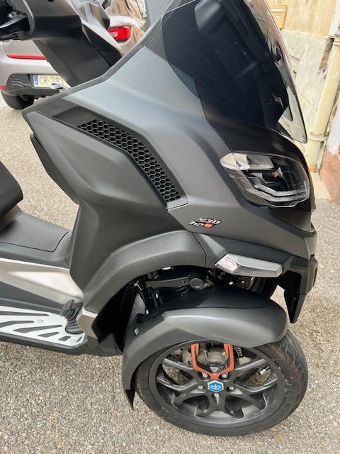 Photo PIAGGIO MP3 530 HPE