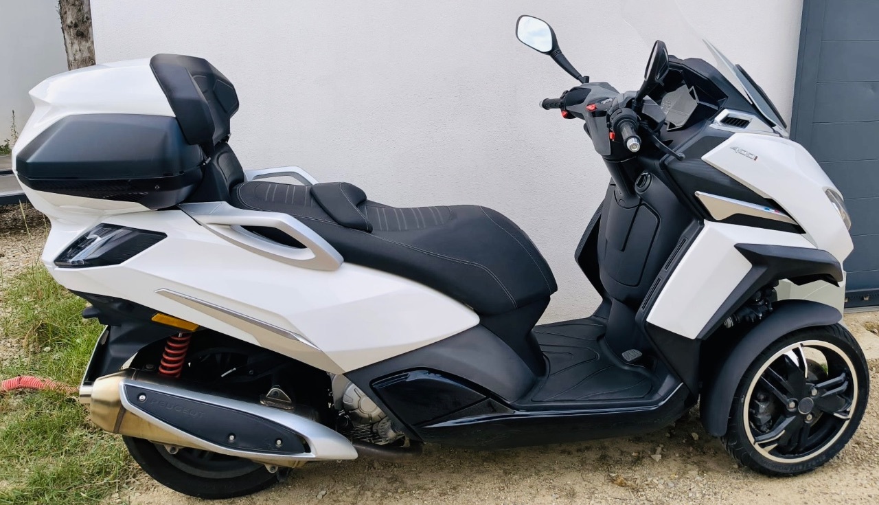 Photo PEUGEOT METROPOLIS 400
