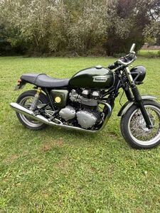 TRIUMPH THRUXTON 900