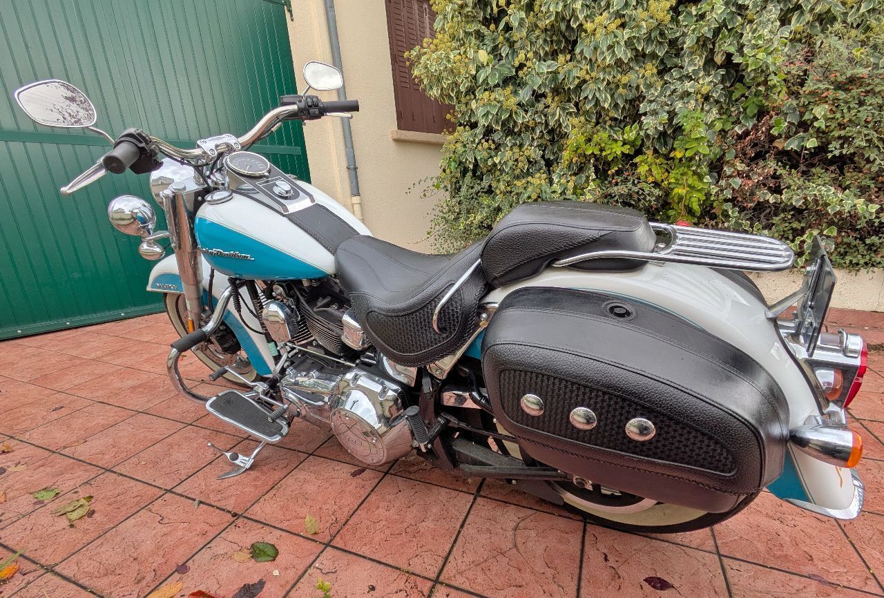 Photo HARLEY DAVIDSON DELUXE