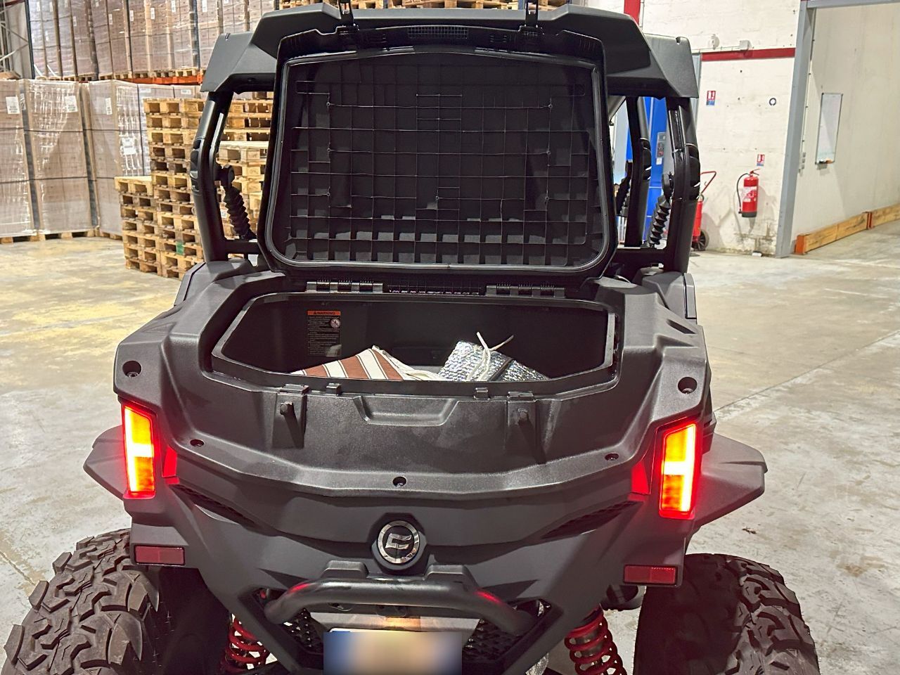 Photo CF MOTO + PLATEAU 950