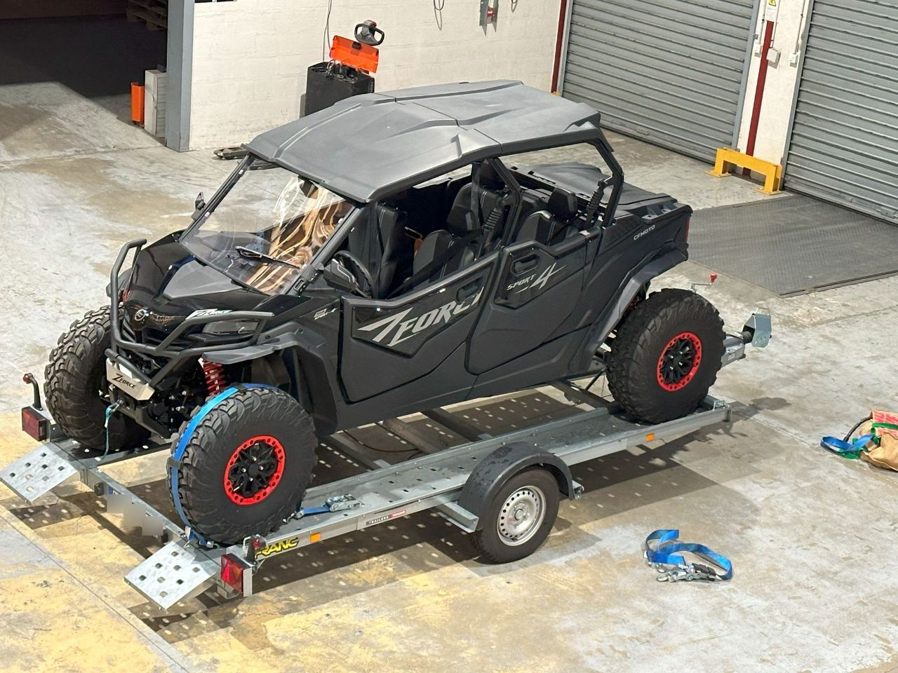 Photo CF MOTO + PLATEAU 950