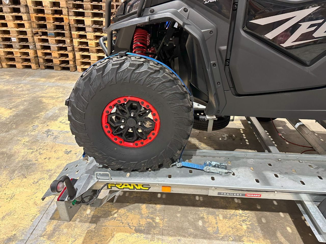 Photo CF MOTO + PLATEAU 950