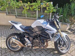 SUZUKI GSR 750 FULL