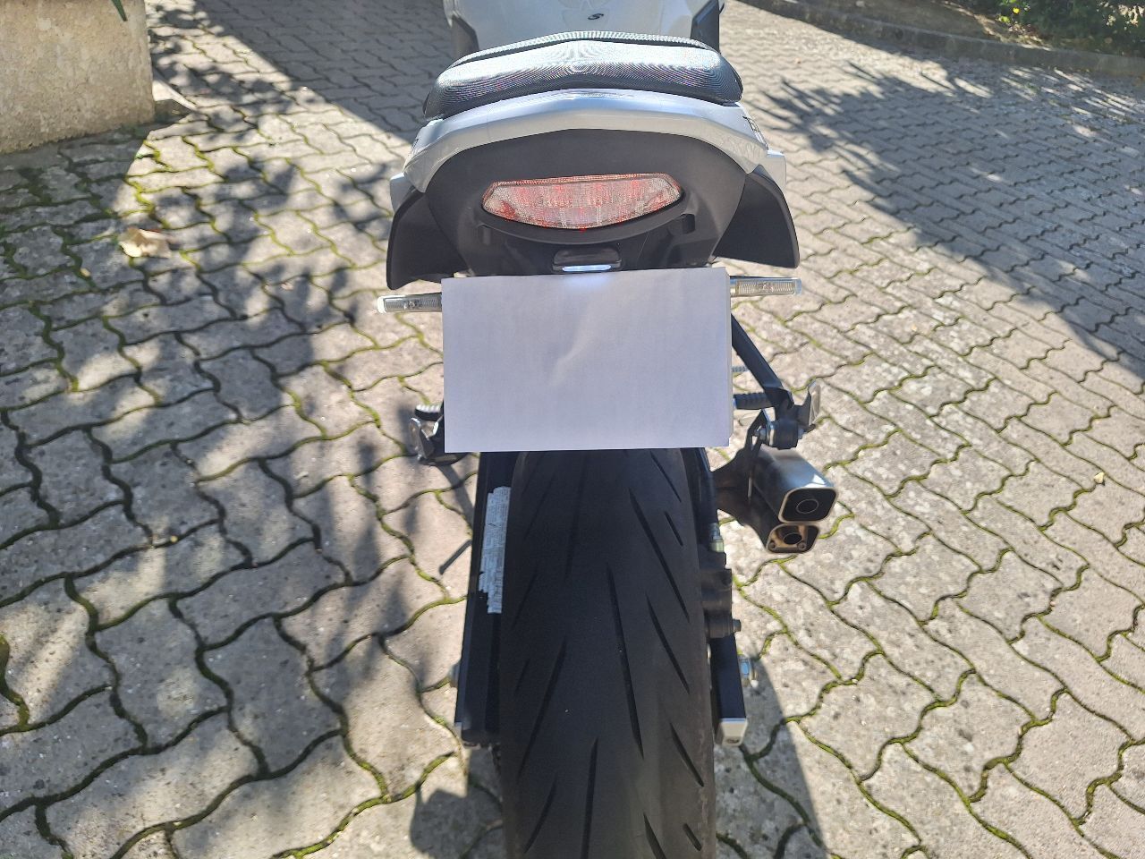 Photo SUZUKI GSR 750 FULL