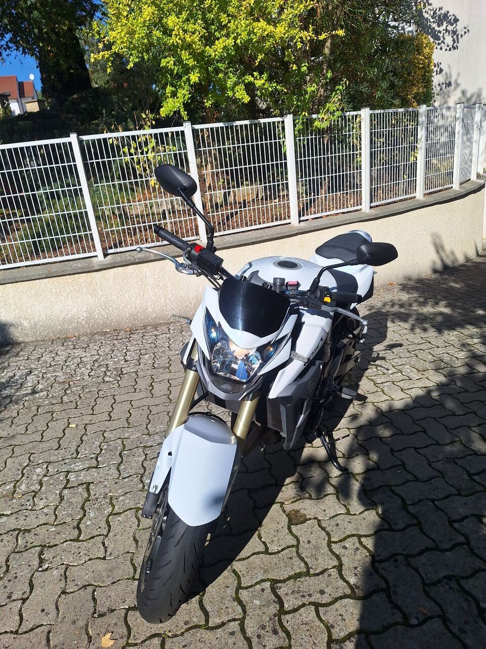 Photo SUZUKI GSR 750 FULL