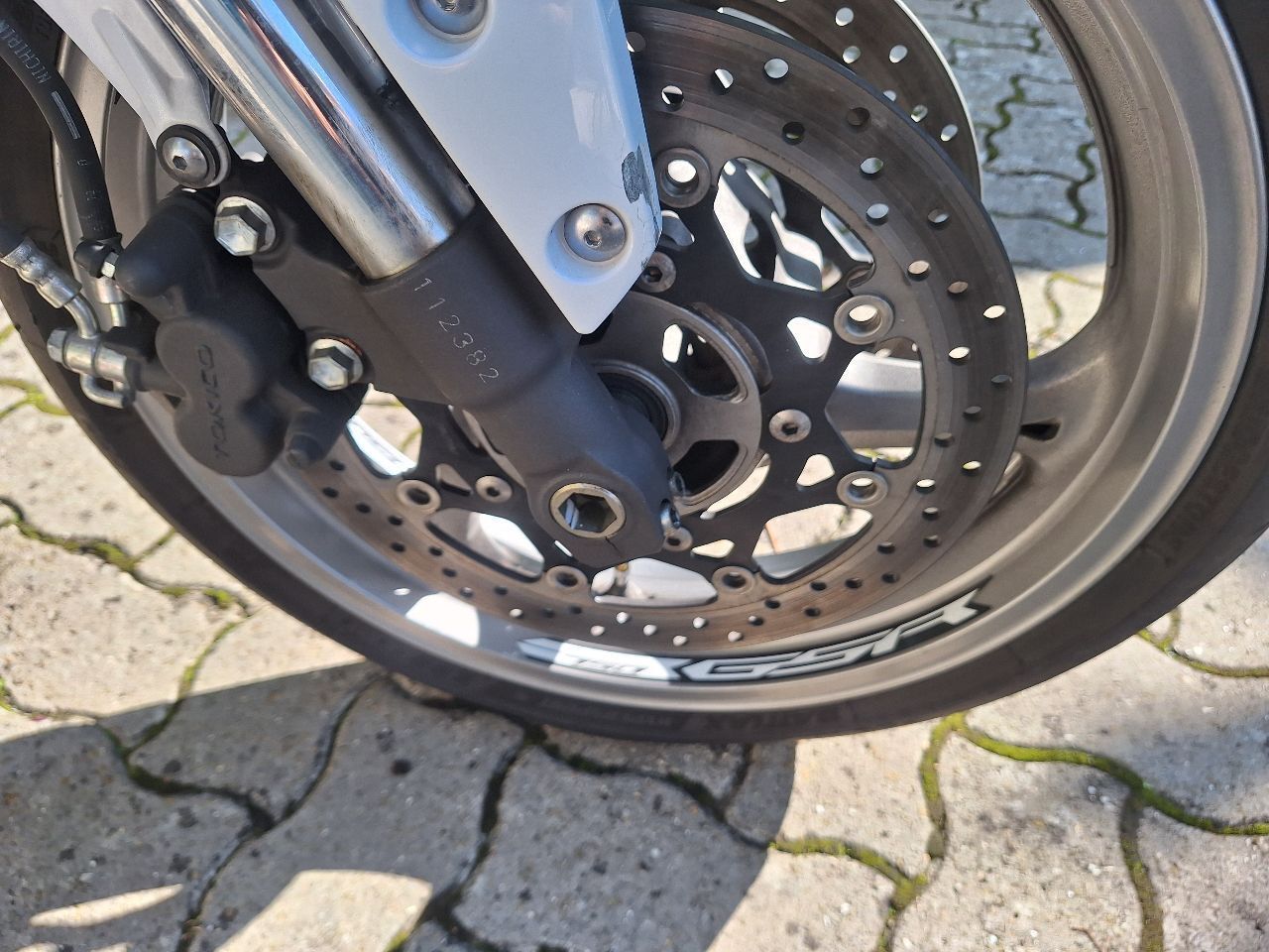 Photo SUZUKI GSR 750 FULL