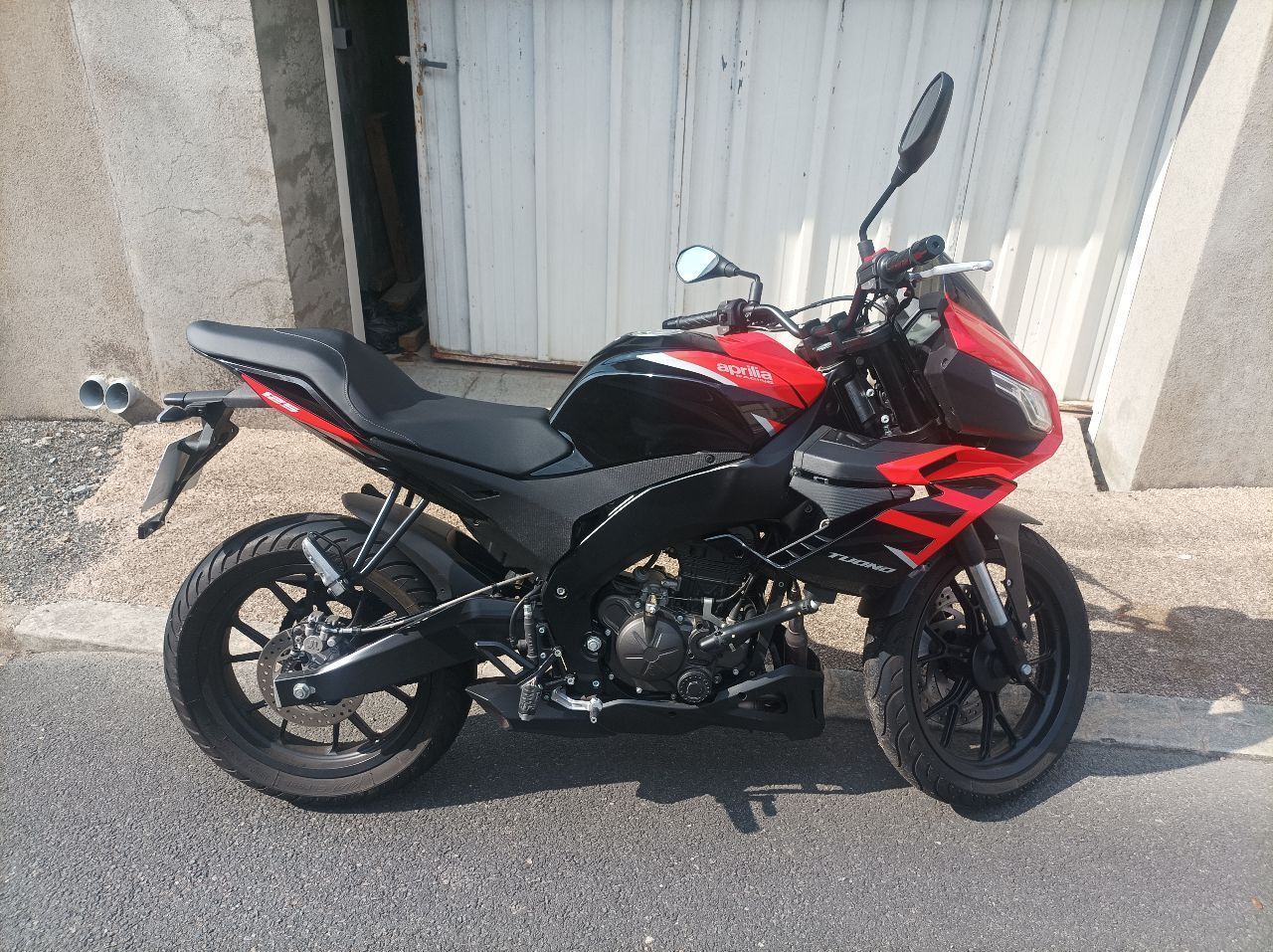 Photo APRILIA TUONO 125 ABS