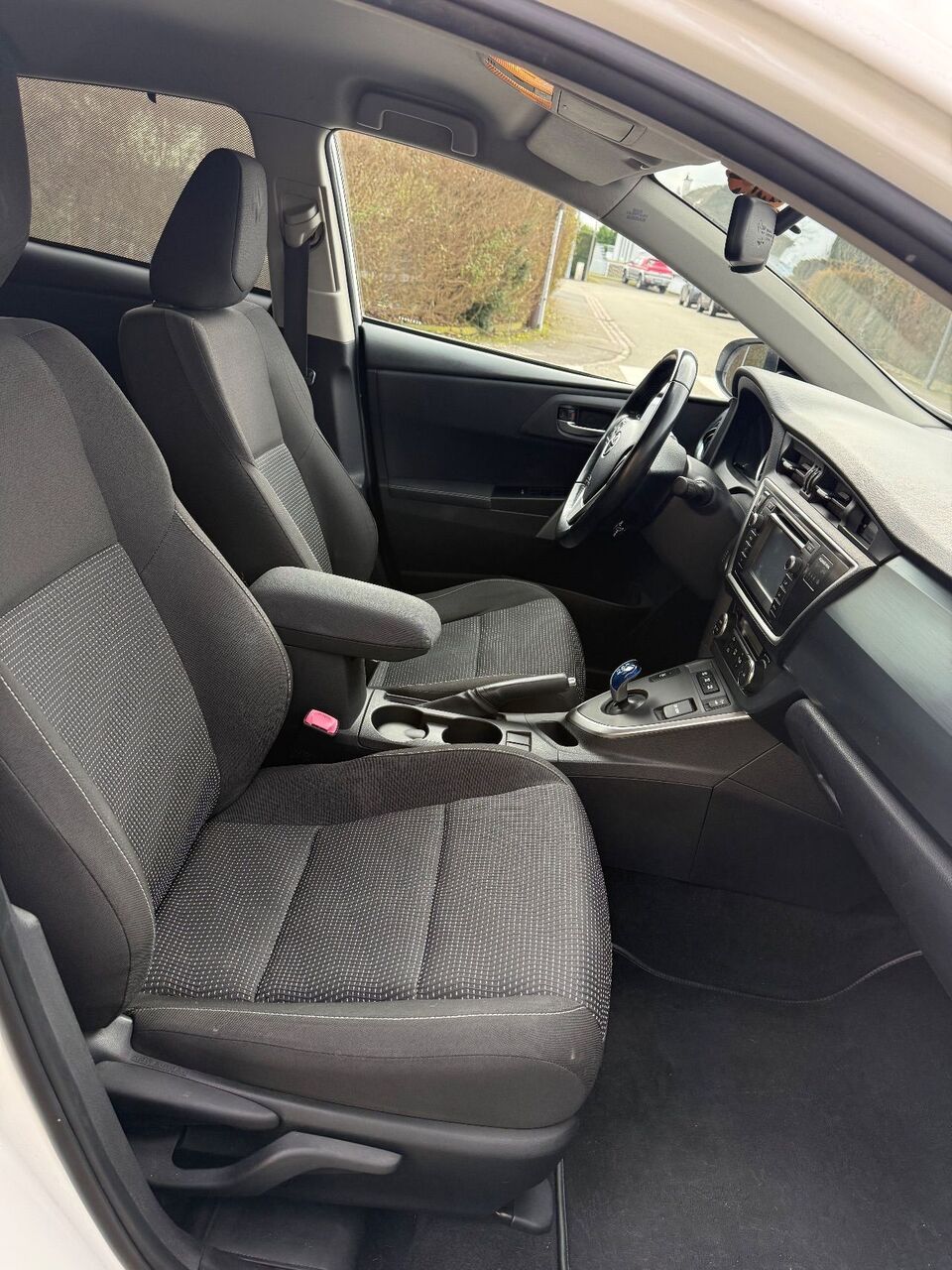 Photo TOYOTA AURIS 1.8 HSD