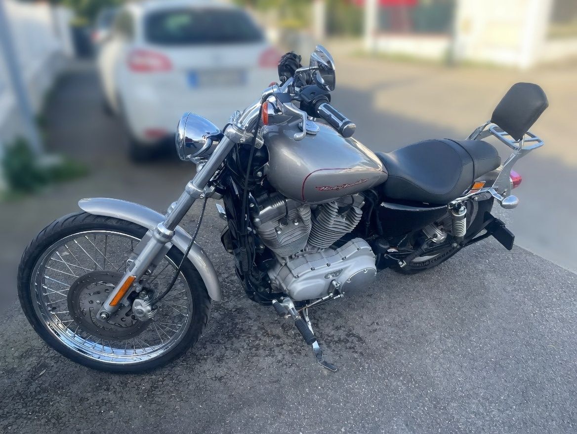 Photo HARLEY DAVIDSON 883