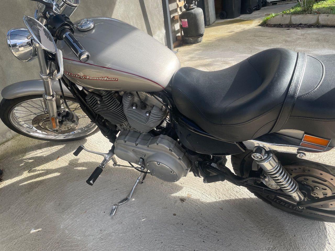 Photo HARLEY DAVIDSON 883