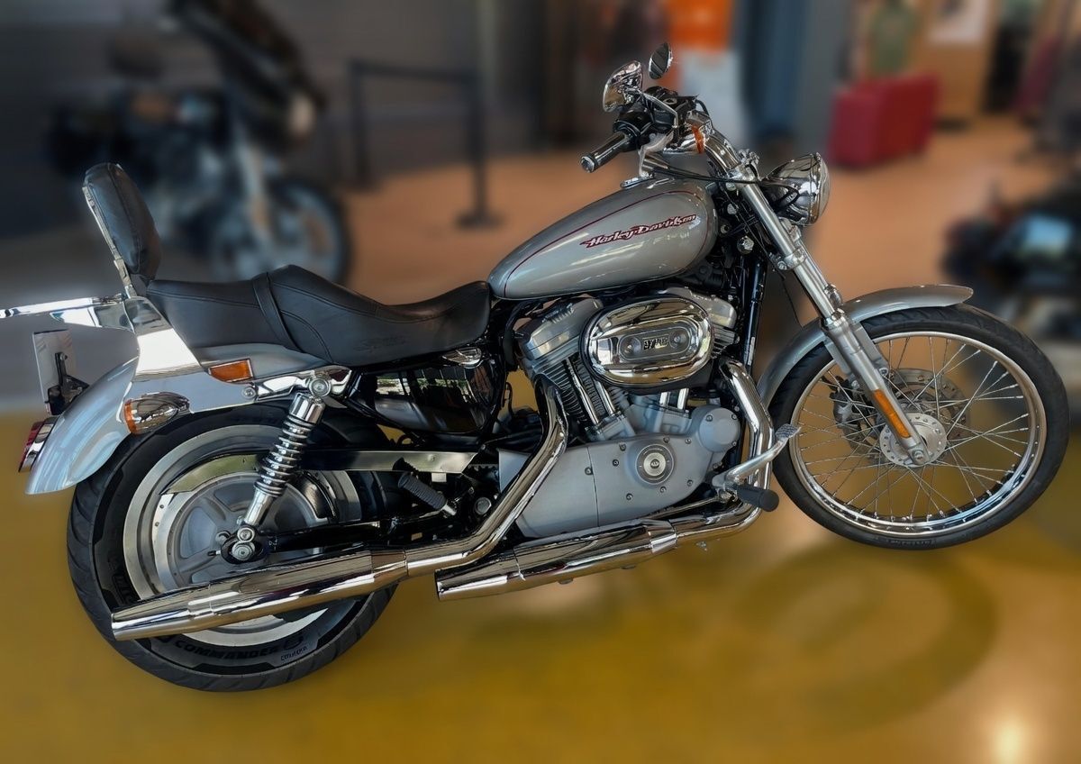 Photo HARLEY DAVIDSON 883