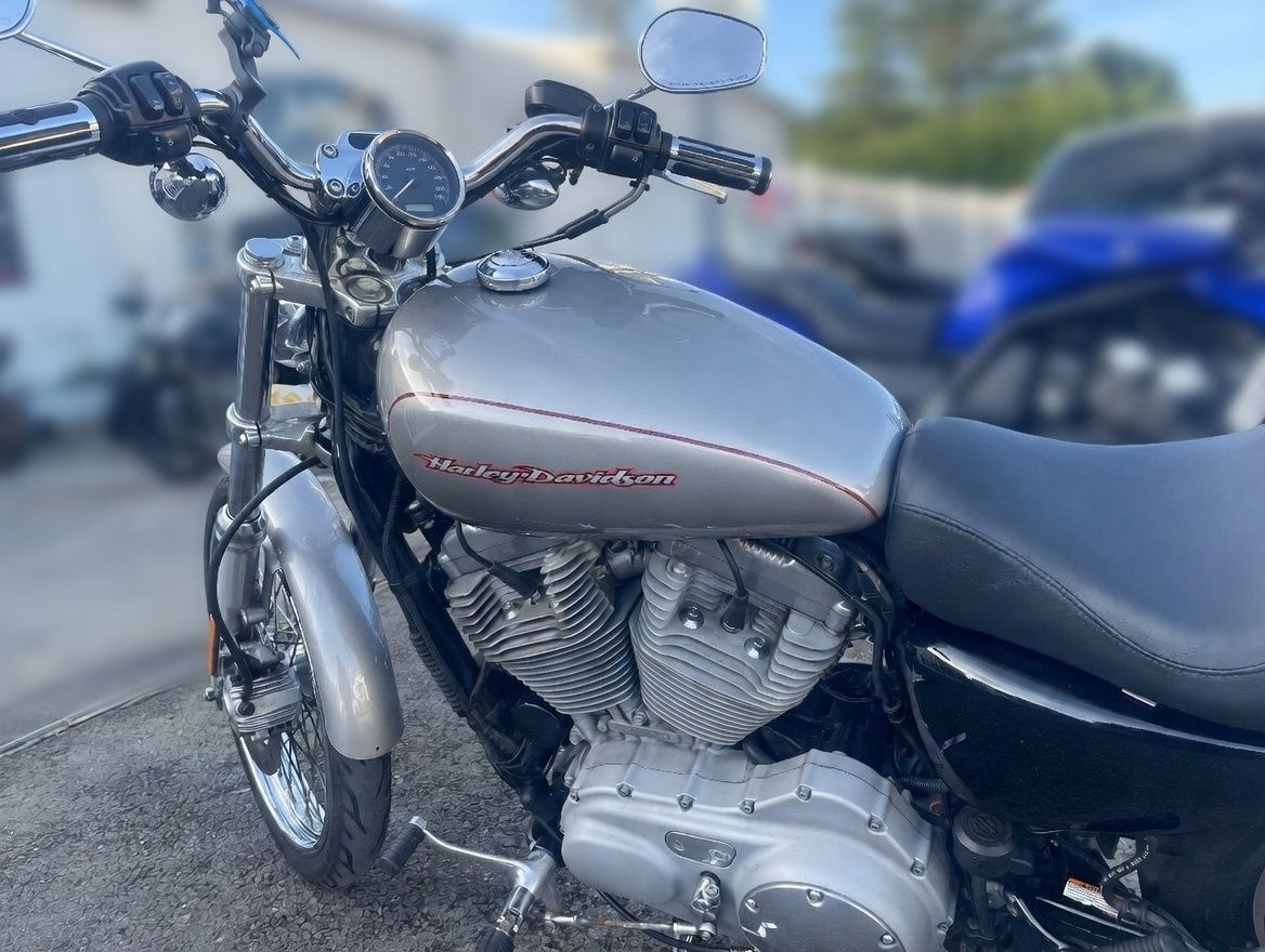 Photo HARLEY DAVIDSON 883