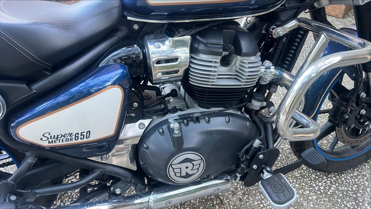 Photo ROYAL ENFIELD SUPER