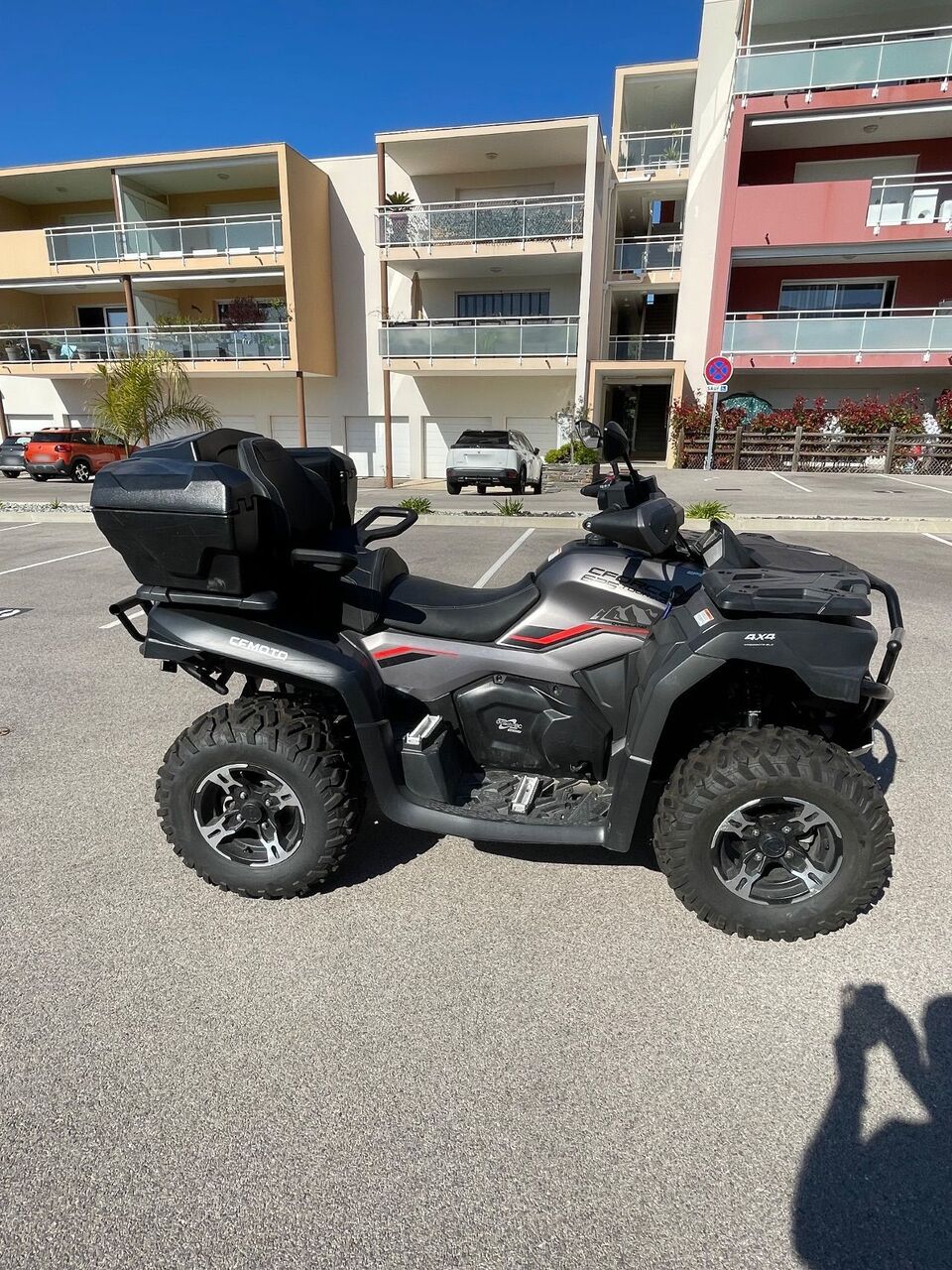 Photo CF MOTO AVEC COFFRE