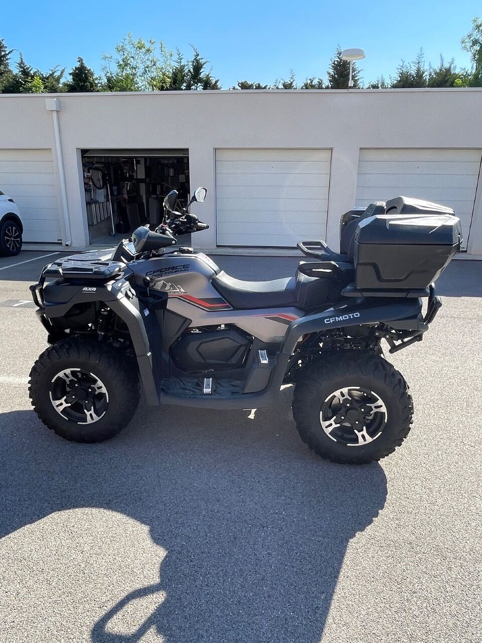 Photo CF MOTO AVEC COFFRE