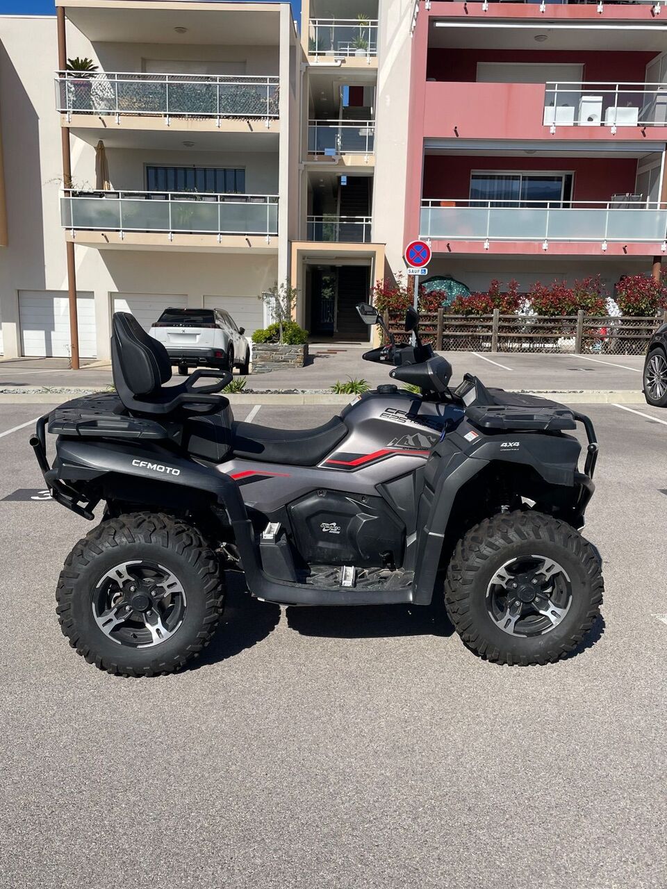 Photo CF MOTO AVEC COFFRE