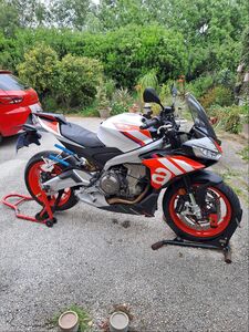 APRILIA TUONO 660