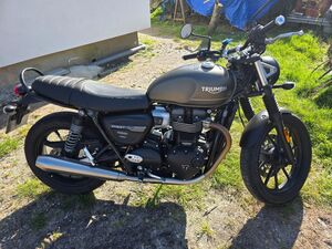 TRIUMPH STREET TWIN 900 A2