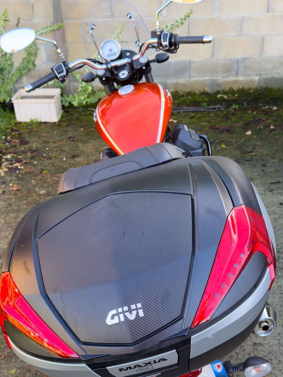 Photo MOTO GUZZI V9 850 ABS