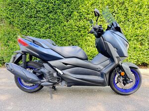 YAMAHA XMAX