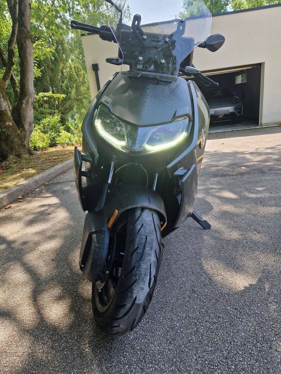 Photo BMW CE 04