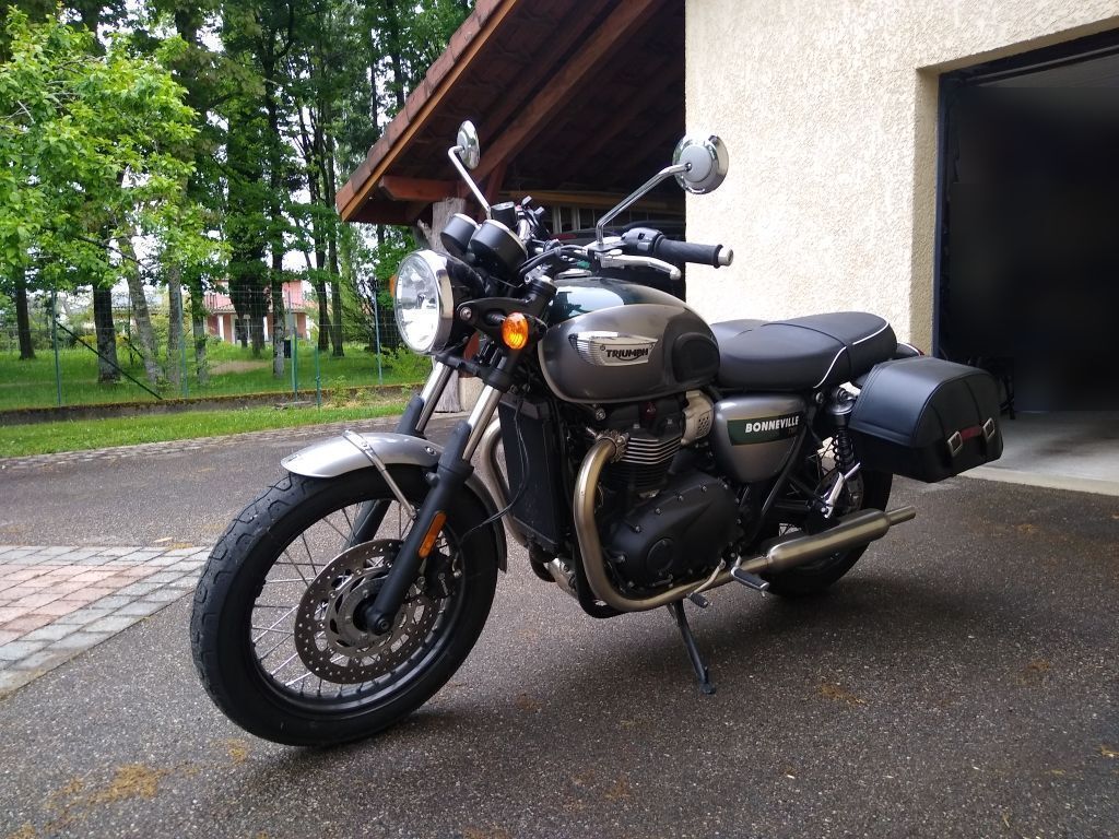 Photo TRIUMPH BONNEVILLE 900