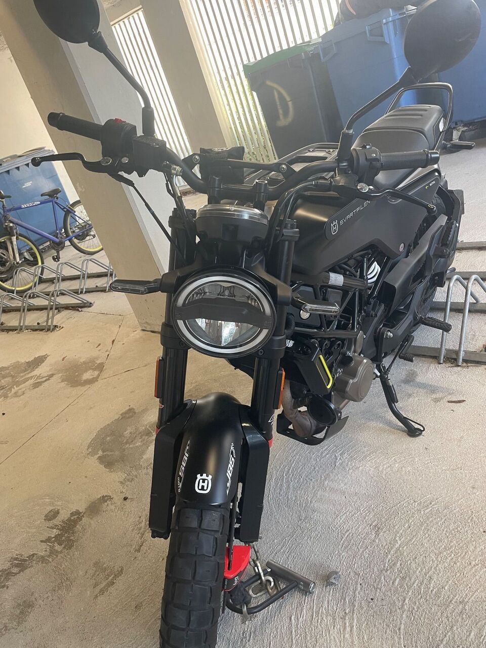 Photo HUSQVARNA SVARTPILEN