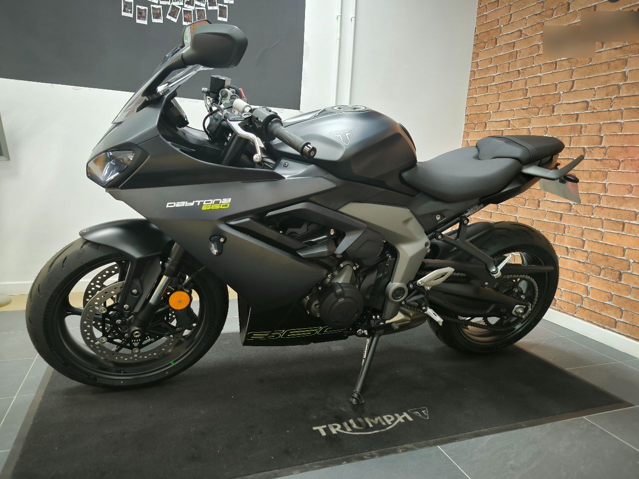 Photo TRIUMPH DAYTONA 660