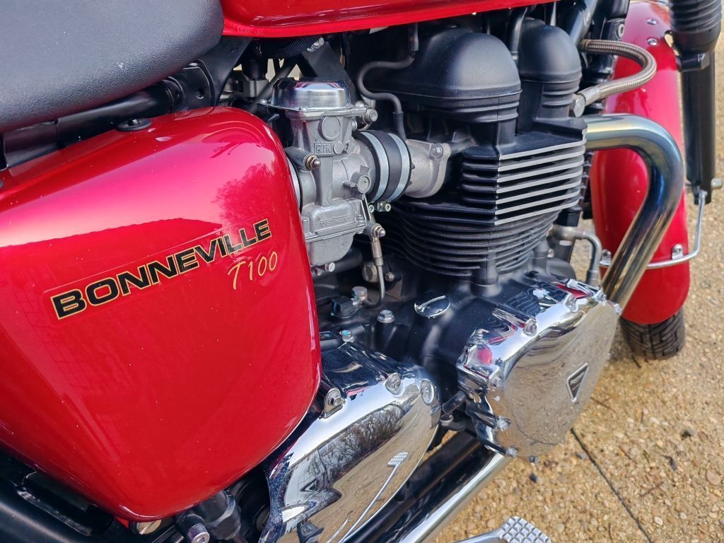 Photo TRIUMPH BONNEVILLE 865