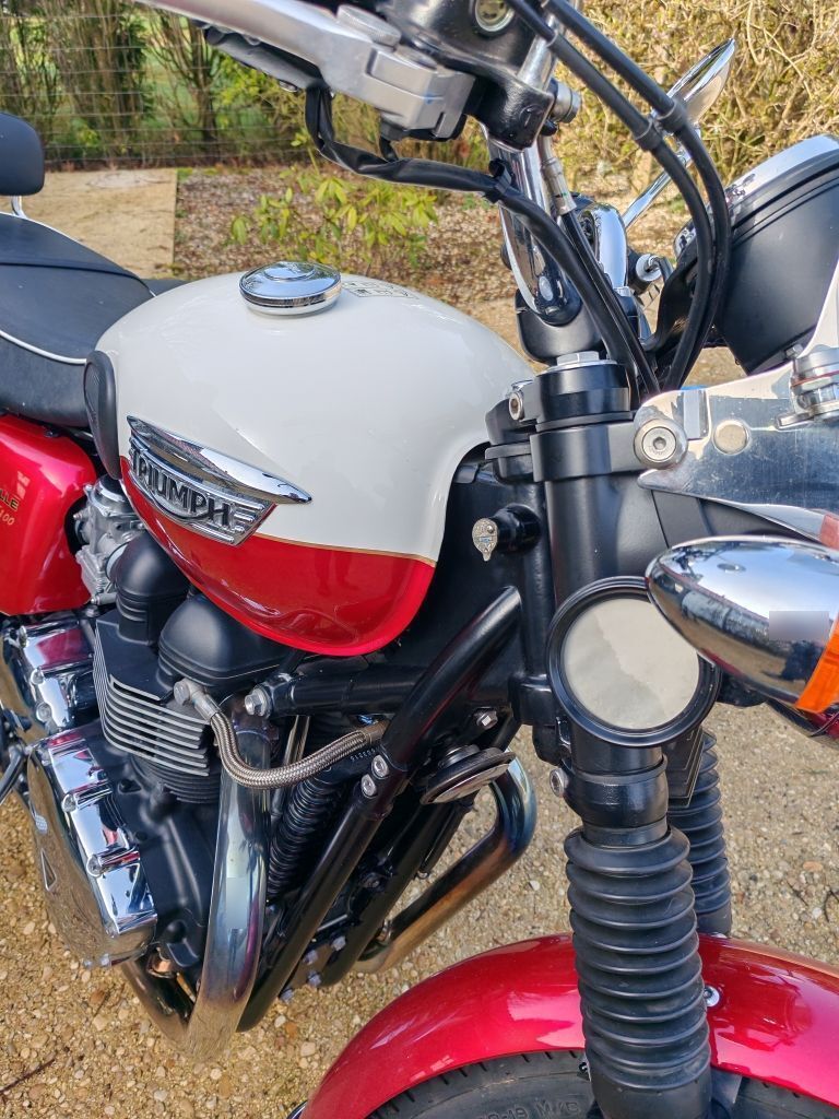 Photo TRIUMPH BONNEVILLE 865