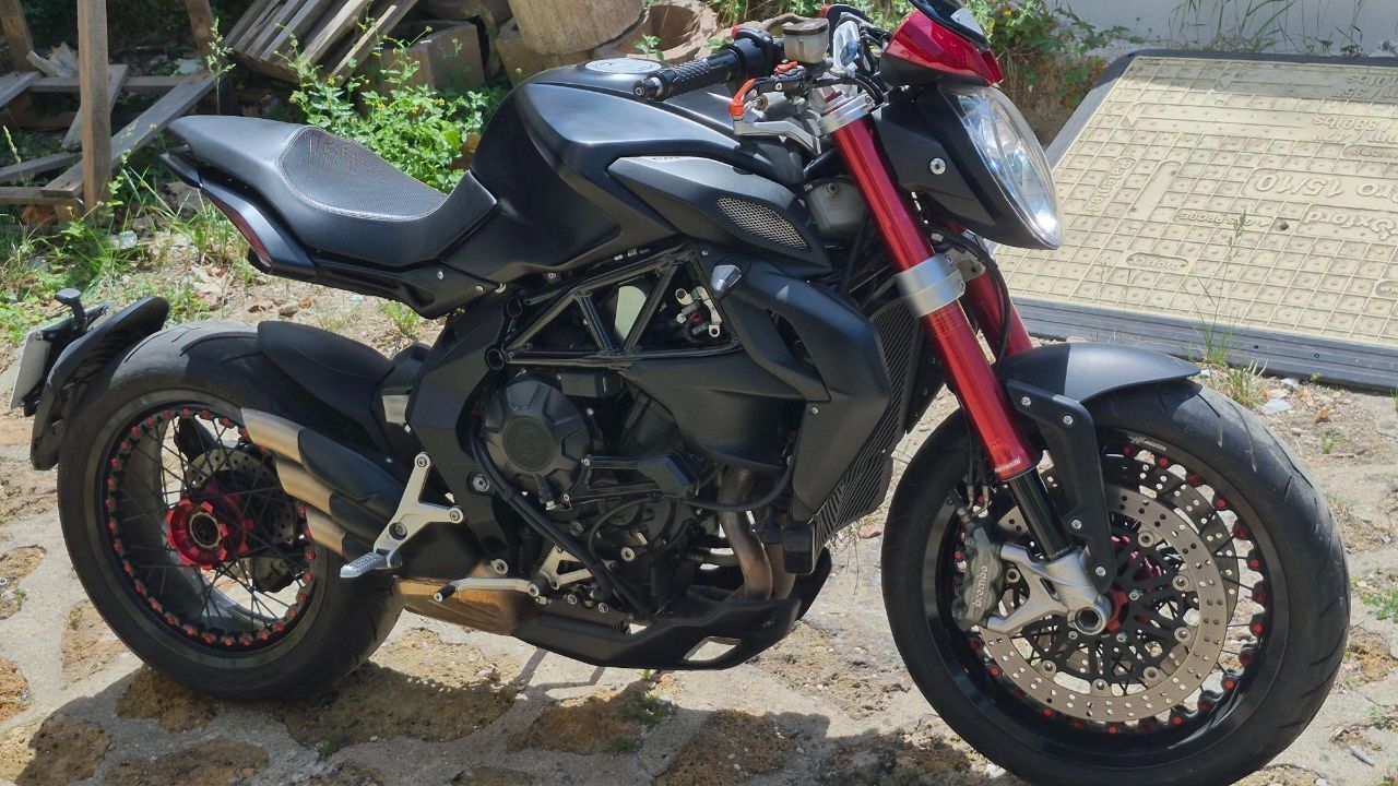 Photo MV AGUSTA BRUTALE 800