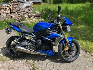 TRIUMPH STREET TRIPLE 675