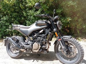 HUSQVARNA SVARTPILEN 125