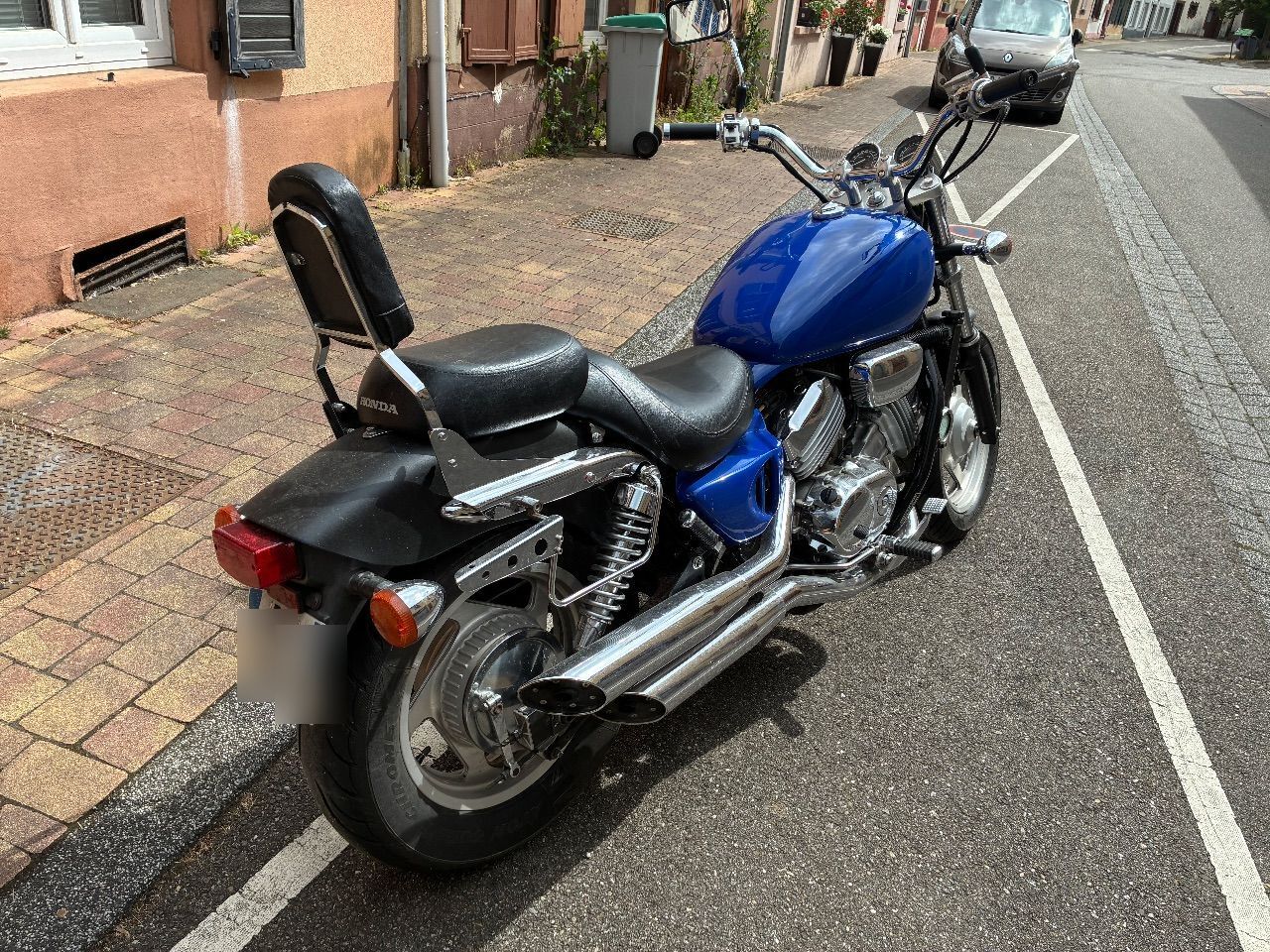 Photo HONDA VF 750 C