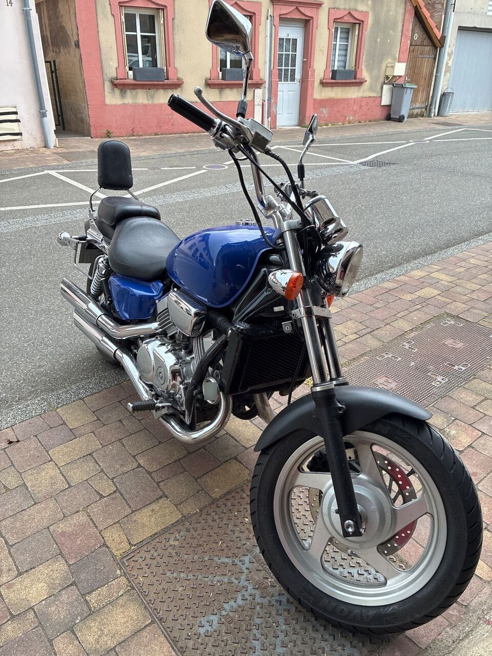 Photo HONDA VF 750 C
