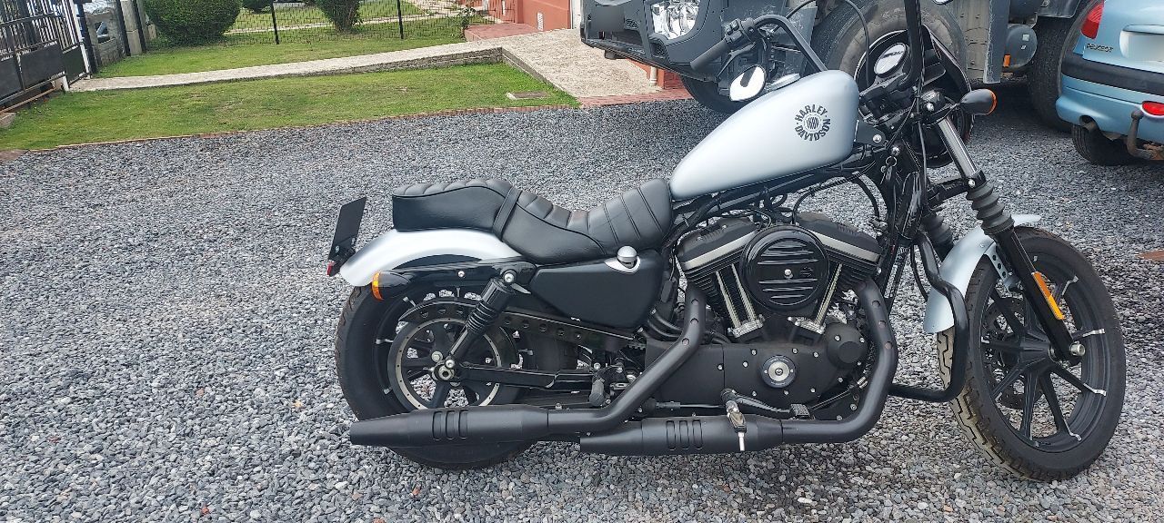 Photo HARLEY DAVIDSON 883