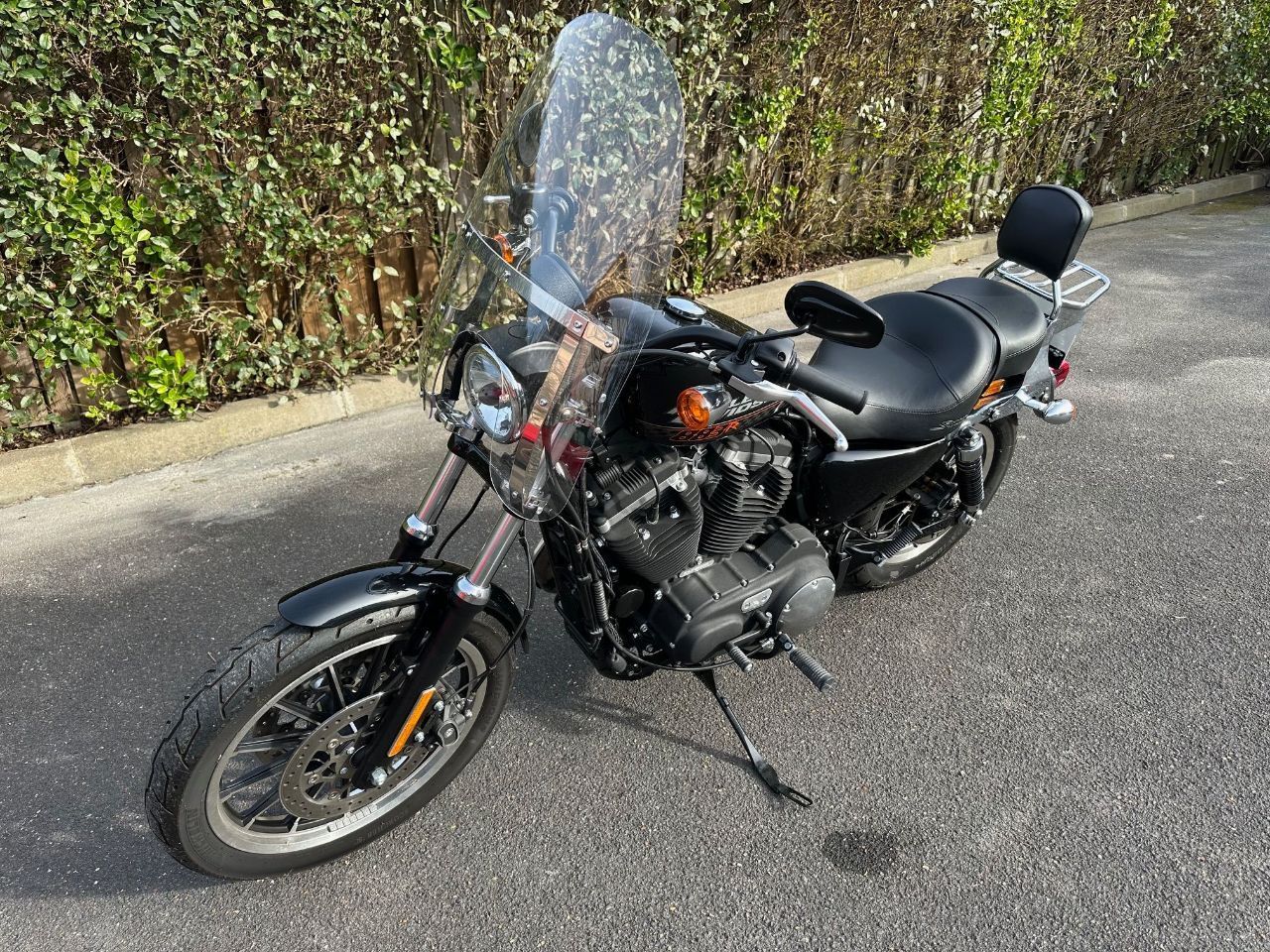 Photo HARLEY DAVIDSON 883