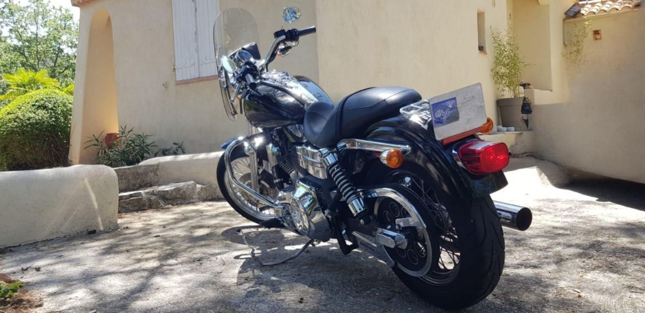 Photo HARLEY DAVIDSON SUPER