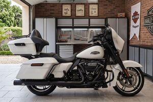 HARLEY DAVIDSON TOURING STREET GLIDE 1923