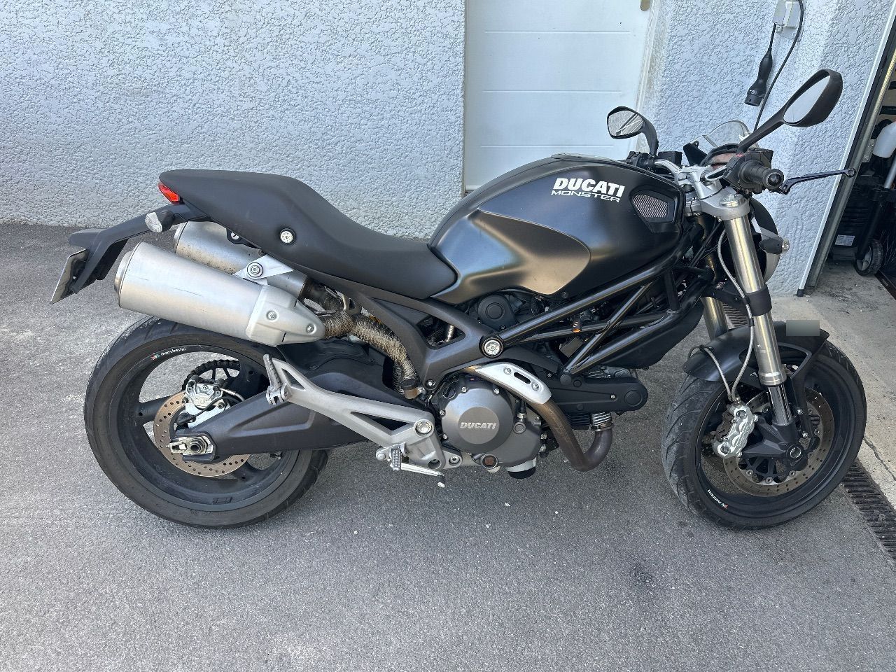 Photo DUCATI MONSTER 696