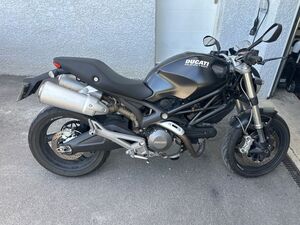 DUCATI MONSTER 696