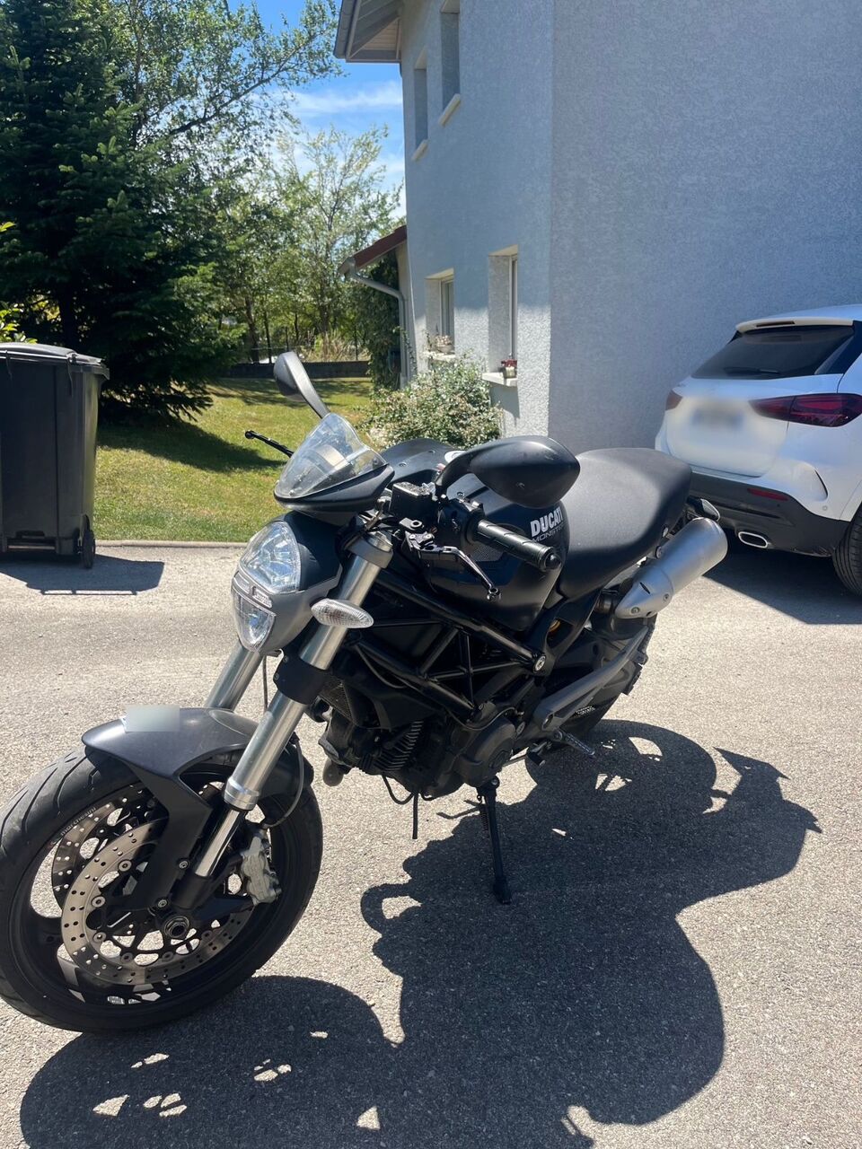 Photo DUCATI MONSTER 696