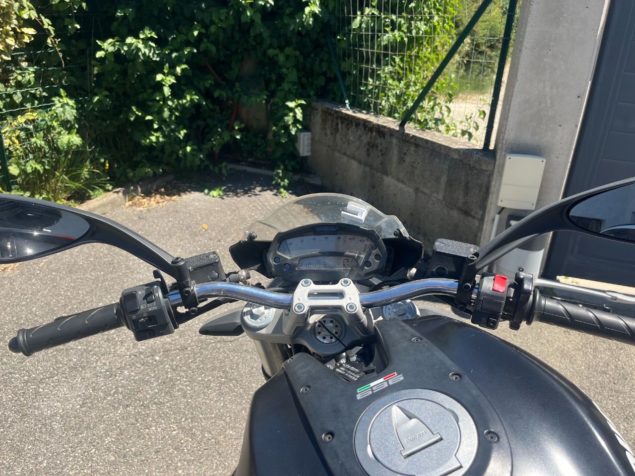 Photo DUCATI MONSTER 696