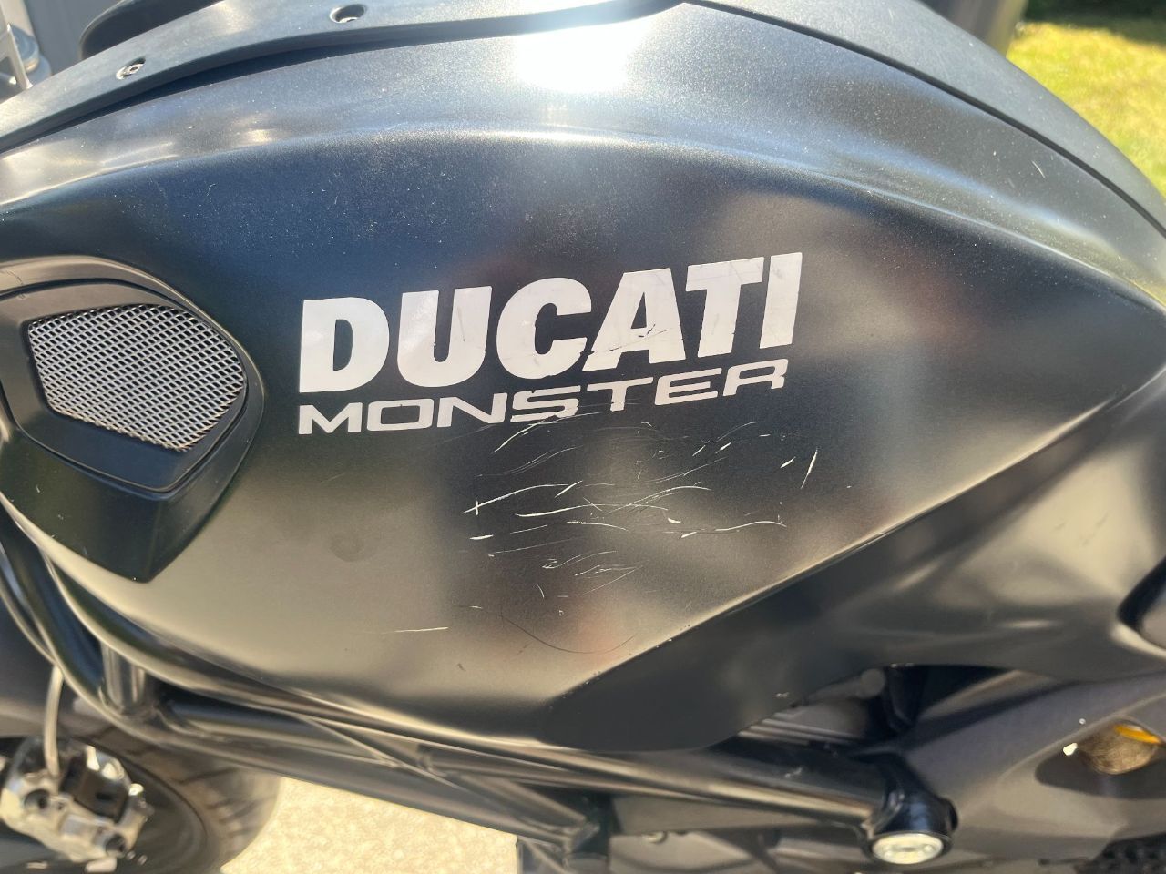 Photo DUCATI MONSTER 696
